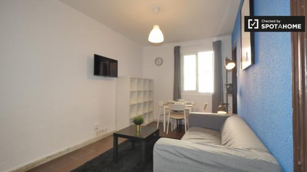 Se alquila habitación en apartamento de 3 dormitorios en Sants, Barcelona