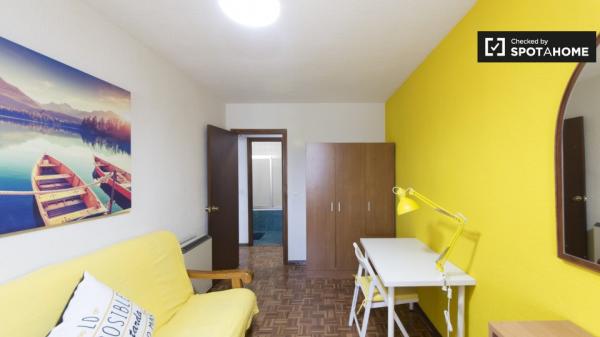 Quarto arejado para alugar, apartamento de 5 quartos, Alcalá de Henares