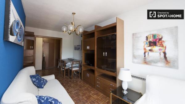 Grande chambre à louer, appartement de 5 chambres à coucher, Alcalá de Henares