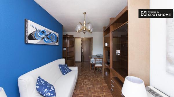 Grande chambre à louer, appartement de 5 chambres à coucher, Alcalá de Henares