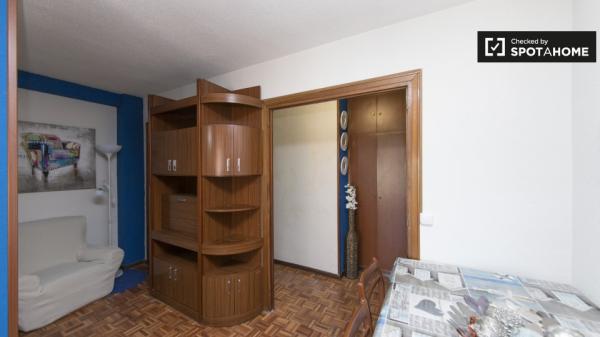 Duży pokój do wynajęcia, apartament z 5 sypialniami, Alcalá de Henares