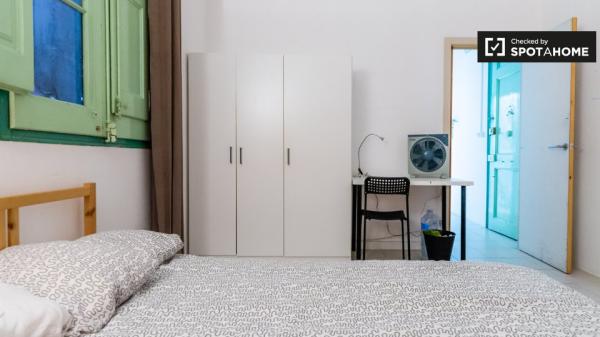 Großes Zimmer in 12-Zimmer-Wohnung in Poblenou, Barcelona