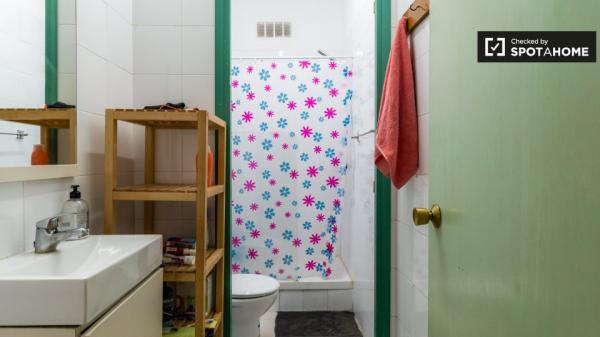 Grande quarto em apartamento de 12 quartos em Poblenou, Barcelona