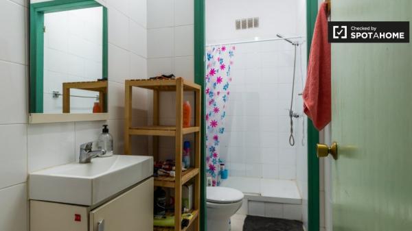 Grande quarto em apartamento de 12 quartos em Poblenou, Barcelona