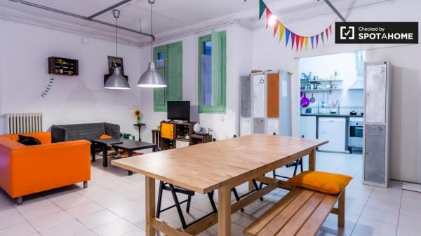 Grande quarto em apartamento de 12 quartos em Poblenou, Barcelona