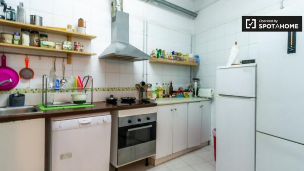 Grande quarto em apartamento de 12 quartos em Poblenou, Barcelona