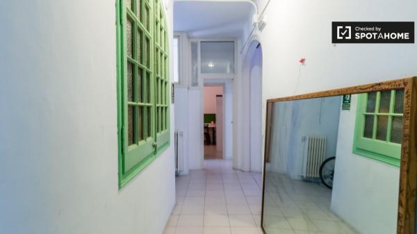 Grande quarto em apartamento de 12 quartos em Poblenou, Barcelona