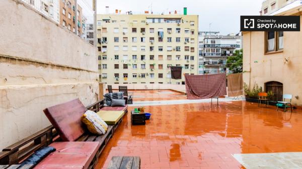 Großes Zimmer in 12-Zimmer-Wohnung in Poblenou, Barcelona