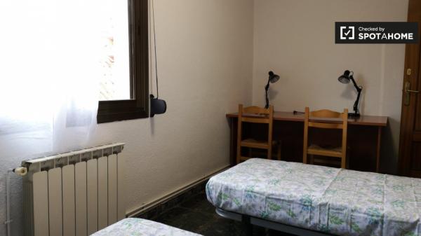 Habitación compartida en apartamento de 3 dormitorios en Cerdanyola del Vallès