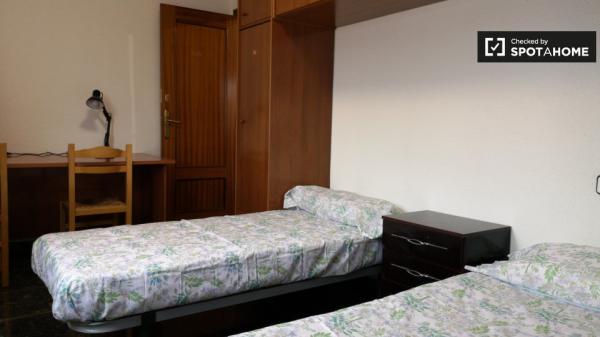 Habitación compartida en apartamento de 3 dormitorios en Cerdanyola del Vallès