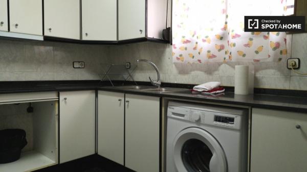 Habitación compartida en apartamento de 3 dormitorios en Cerdanyola del Vallès