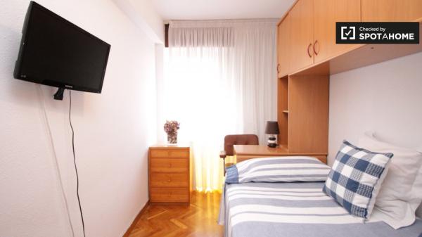 Einzelzimmer in 3-Bett-Wohnung von Sant Martí, Barcelona