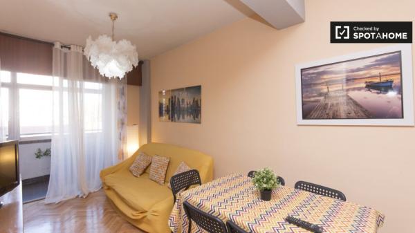 Spacious room in 6-bedroom apartment in  Alcalá de Henares