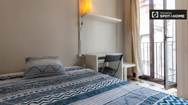 Habitación soleada en apartamento de 5 dormitorios en Barri Gòtic, Barcelona