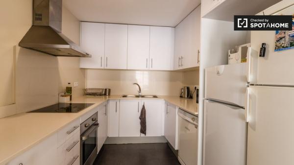 Habitación soleada en apartamento de 5 dormitorios en Barri Gòtic, Barcelona