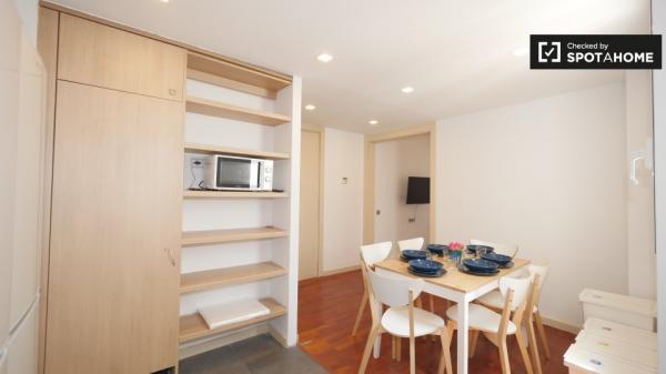 Amplia habitación en alquiler en Putxet, Barcelona.