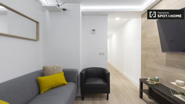 Chambre rénovée à louer dans un appartement de 8 chambres à Delicias