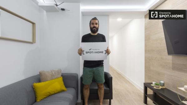 Chambre rénovée à louer dans un appartement de 8 chambres à Delicias