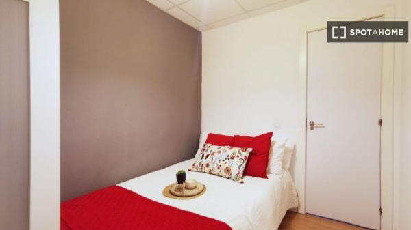 Quarto funcional em apartamento de 12 quartos em Sol, Madrid