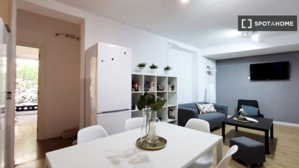 Quarto funcional em apartamento de 12 quartos em Sol, Madrid