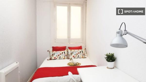 Quarto funcional em apartamento de 12 quartos em Sol, Madrid