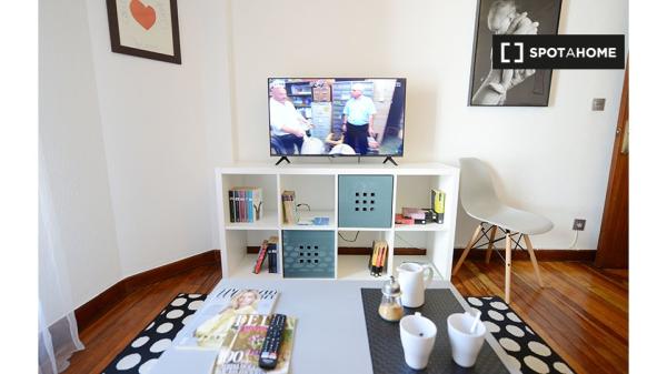 Se alquila habitación en piso de 3 dormitorios en Santutxu, Bilbao