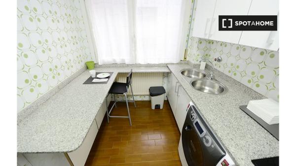 Se alquila habitación en piso de 3 dormitorios en Santutxu, Bilbao