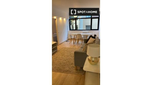 Apartamento de 2 dormitorios en alquiler en Les Corts, Barcelona