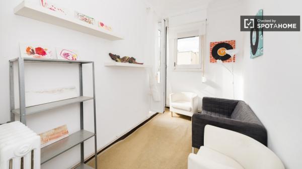 Relajante habitación en apartamento de 5 dormitorios en Salamanca, Madrid