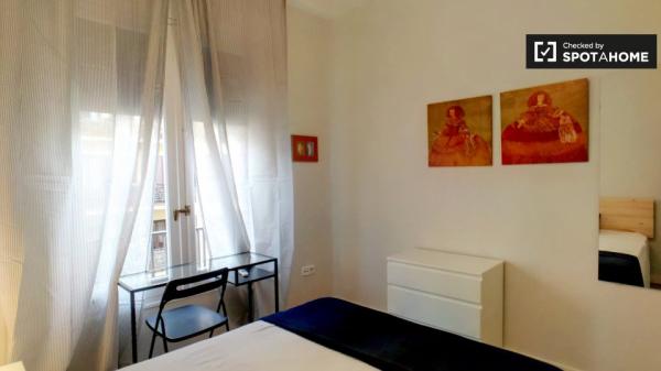 Stanza in affitto in appartamento con 5 camere da letto a Salamanca, Madrid