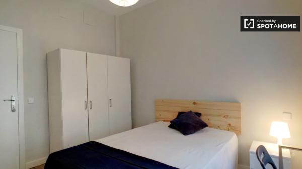 Stanza in affitto in appartamento con 5 camere da letto a Salamanca, Madrid