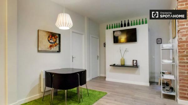 Habitación en alquiler en un apartamento de 5 dormitorios en Salamanca, Madrid