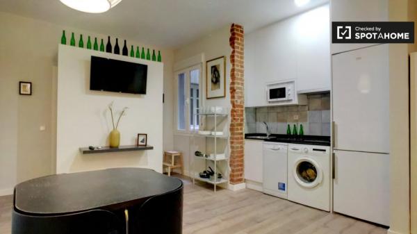 Habitación en alquiler en un apartamento de 5 dormitorios en Salamanca, Madrid