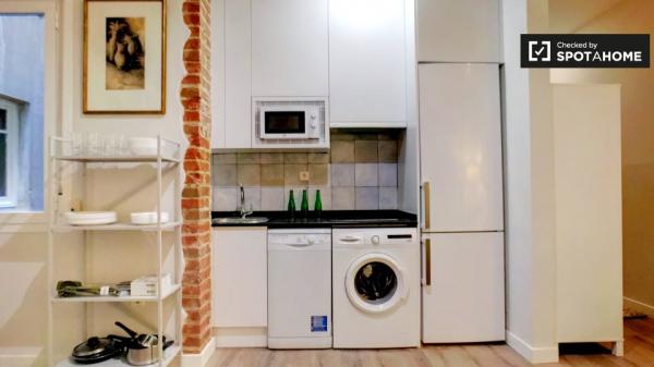 Habitación en alquiler en un apartamento de 5 dormitorios en Salamanca, Madrid