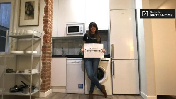 Habitación en alquiler en un apartamento de 5 dormitorios en Salamanca, Madrid