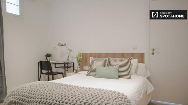 Stanza in affitto in appartamento con 7 camere da letto a Madrid, Madrid