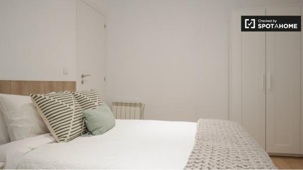 Stanza in affitto in appartamento con 7 camere da letto a Madrid, Madrid