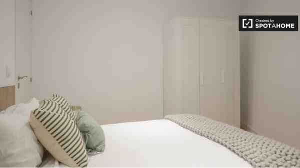 Stanza in affitto in appartamento con 7 camere da letto a Madrid, Madrid