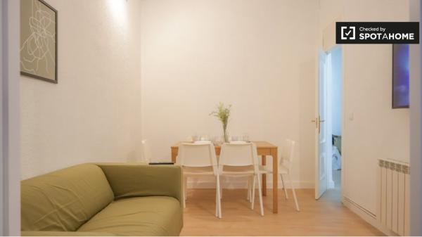 Stanza in affitto in appartamento con 7 camere da letto a Madrid, Madrid