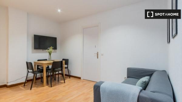 ¡Habitaciones en alquiler en piso de 4 dormitorios en Madrid!