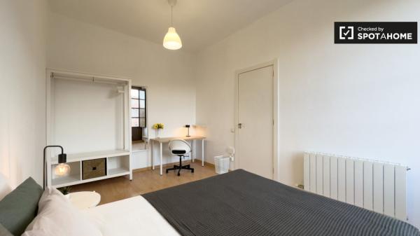 Zimmer zu vermieten in 7-Zimmer-Wohnung in El Raval, Barcelona