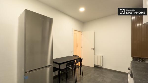 Zimmer zu vermieten in 7-Zimmer-Wohnung in El Raval, Barcelona