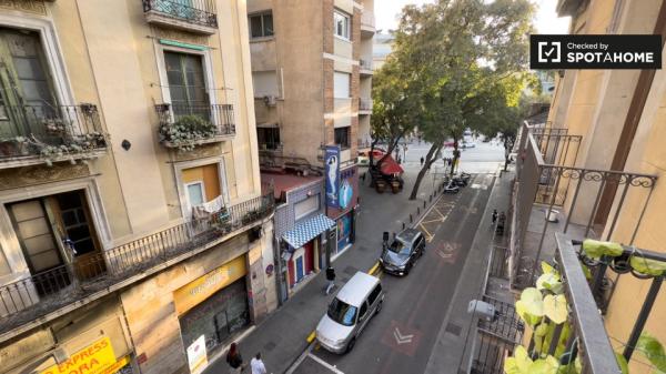 Zimmer zu vermieten in 7-Zimmer-Wohnung in El Raval, Barcelona