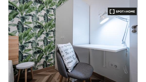 Habitaciones para alquilar en apartamento de 4 dormitorios en Barcelona