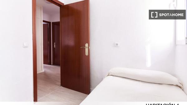 Habitación en piso de 4 dormitorios en Porvenir, Sevilla