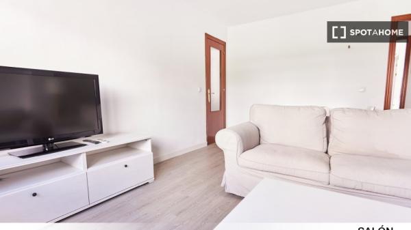 Habitación en piso de 4 dormitorios en Porvenir, Sevilla