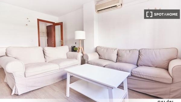 Habitación en piso de 4 dormitorios en Porvenir, Sevilla