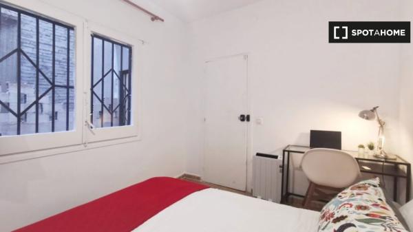 Grande quarto para alugar no distrito de Poble Sec, Barcelona!