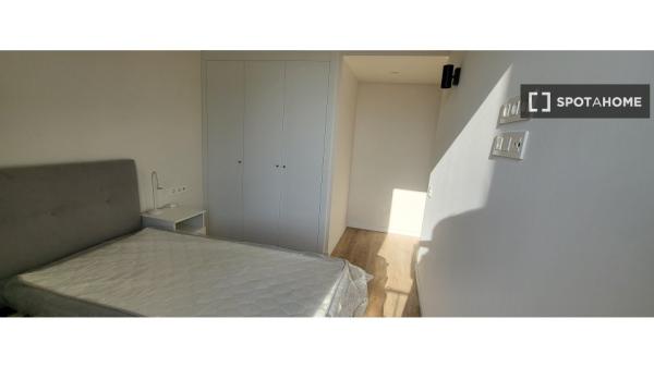 Apartamento entero de 2 dormitorios en Barcelona.