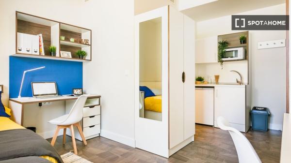 Zimmer zu vermieten in einer Residenz in Sevilla, Sevilla